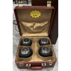 Vintage Set of Henselite Lawn Bowls (101)